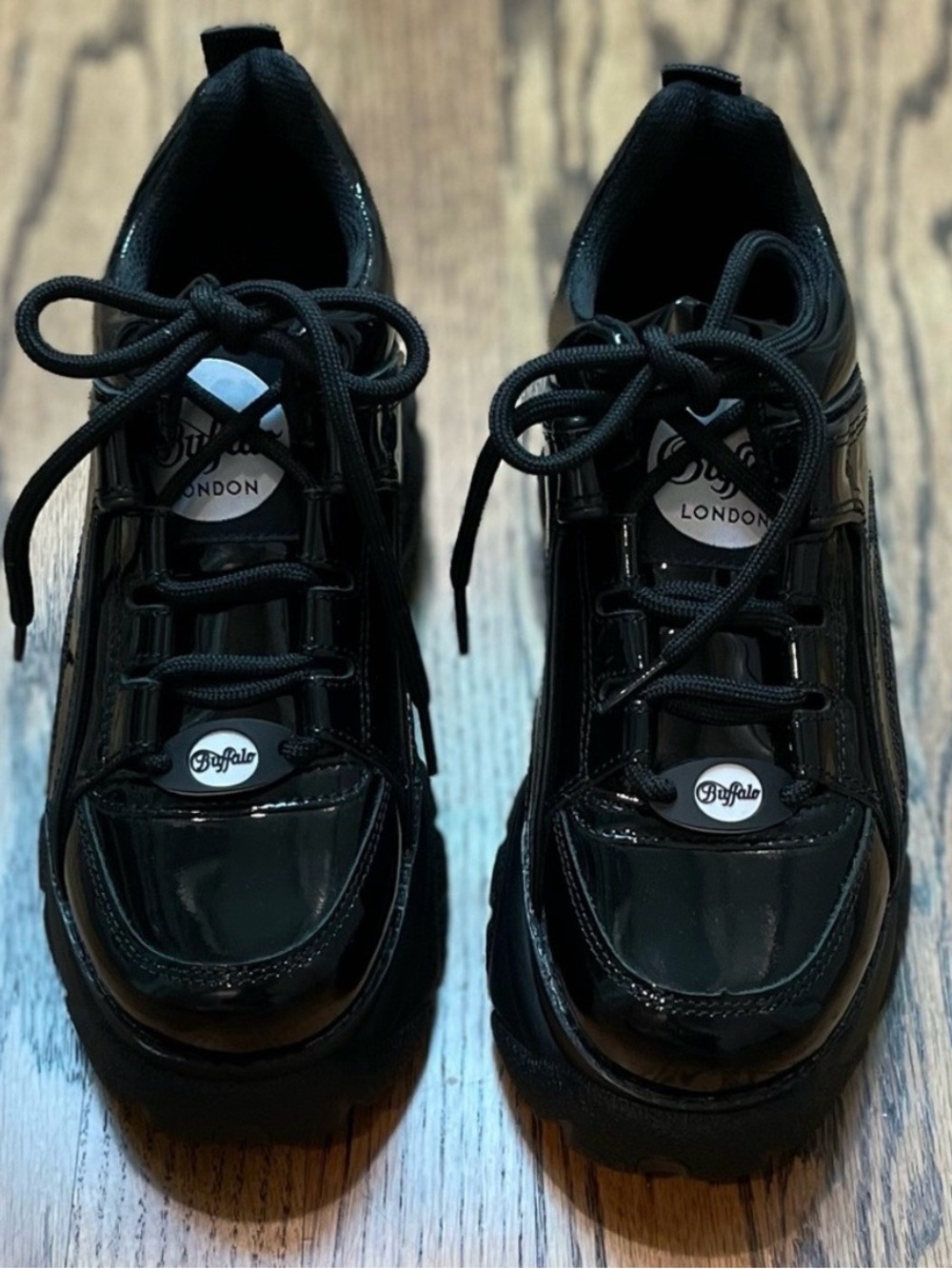 Buffalo London: Women's Platform Patent Leather Sneakers - Black - Picture 3 of 10